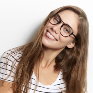Okulary korekcyjne: Wybór markowych oprawek dla perfekcyjnego stylu i widzenia